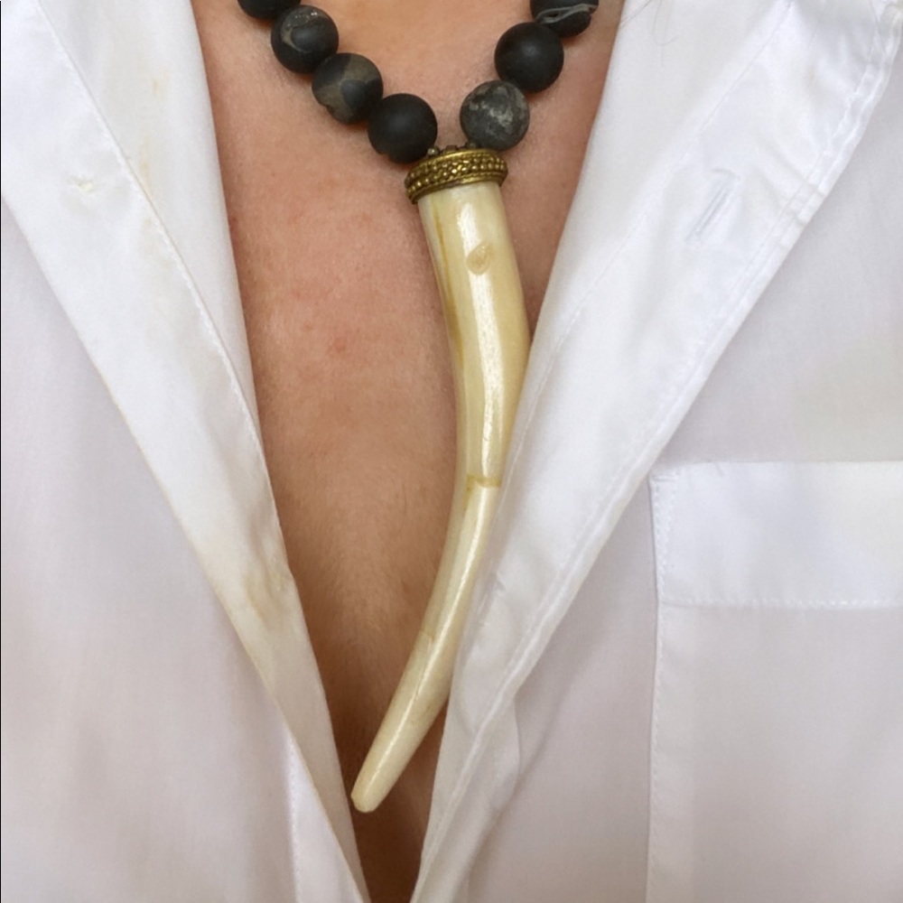 Maria Lightfoot Collection horn necklace - Picture 2 of 9